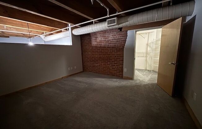 1 bed, 1 bath, 630 sqft, $1,350, Unit 914