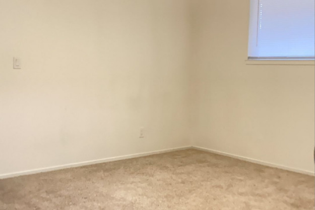 1 bed, 1 bath, 605 sqft, $1,300, Unit 44