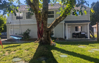 2010 DICKINSON AVE NW