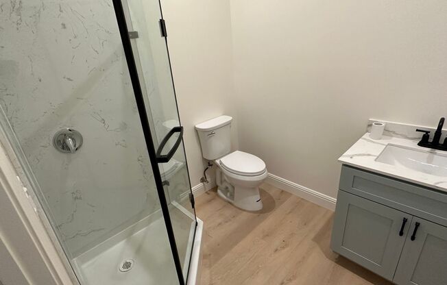 Studio, 1 bath, 300 sqft, $1,912, Unit 6612 Telegraph Ave