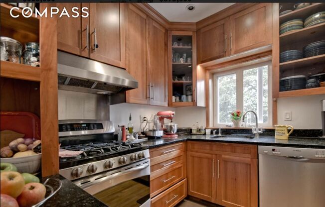 1412 DITMAS AVE