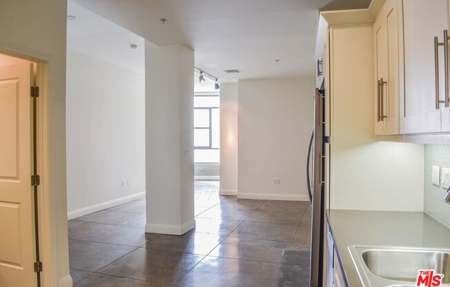 Studio, 1 bath, 637 sqft, $1,750, Unit 407