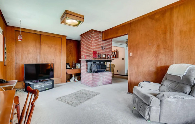 3 bedroom / 2 bathroom house with large backyard. Conveniently located just off I-225!