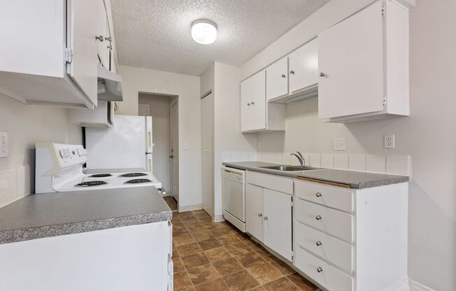 2 beds, 1 bath, 864 sqft, $1,349, Unit #30