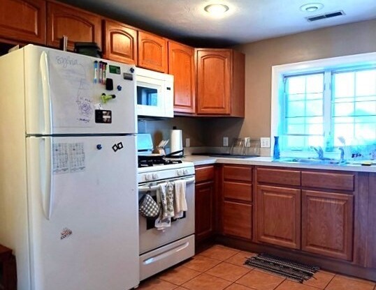 2 beds, 1 bath, 800 sqft, $2,375, Unit A