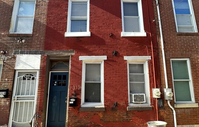 Gorgeous 2-Bedroom Townhome in Point Breeze! Available NOW!