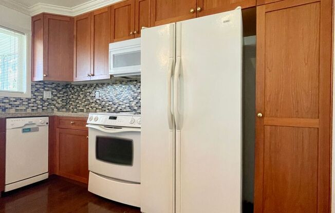 2 beds, 1 bath, 1,672 sqft, $2,145, Unit 11630