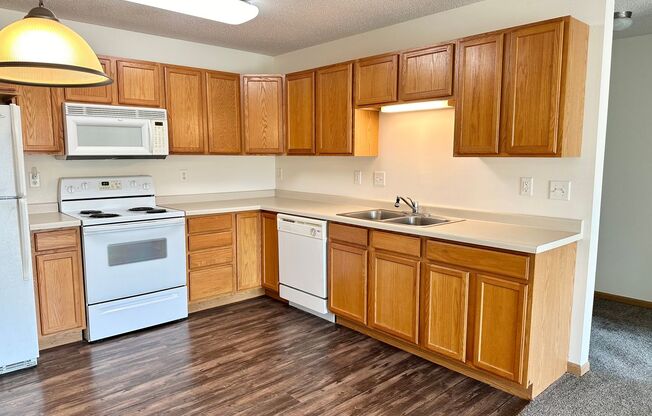 1 bed, 1 bath, $940, Unit 104