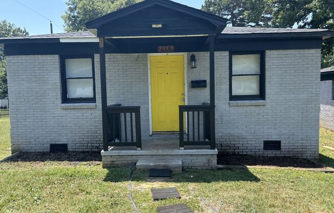 2 Bedroom 1 Bath Home - Recently updated and Minutes to Uptown Charlotte