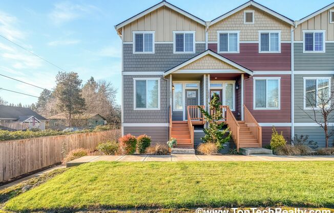 Fabulous Courtyard-Facing Corner Lot Unit | 3 BR | 2.5 BA Townhome | Across the Street from Melilah Park