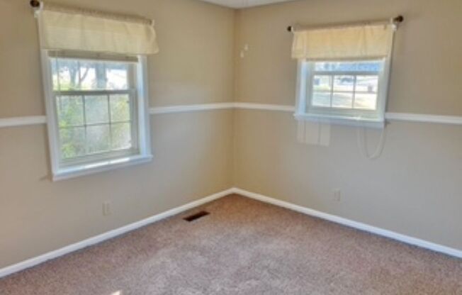 3 beds, 1 bath, $1,300