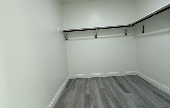 2 beds, 1 bath, 850 sqft, $2,295, Unit 9195-10