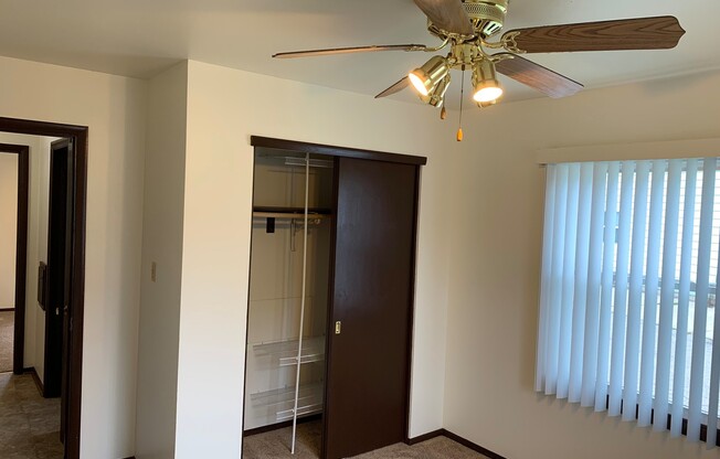 2 beds, 1 bath, $900