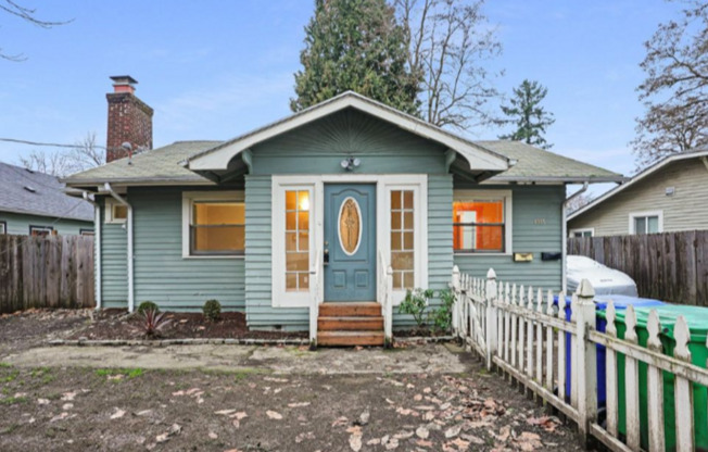 Updated 3br/2ba home with bonus room and fenced back yard in NE Sumner Neighborhood