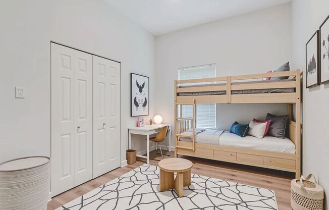 Renovated 2-bedroom, 1-bath apartment at 813 W 9th St, Dallas