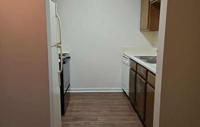 2 beds, 1 bath, $1,100