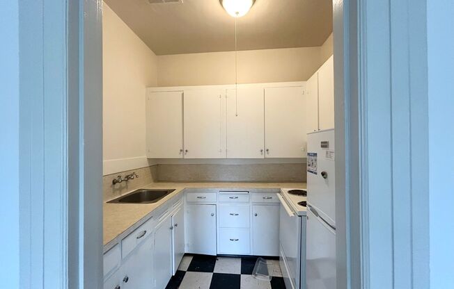 clint26 [Waverly Crt]