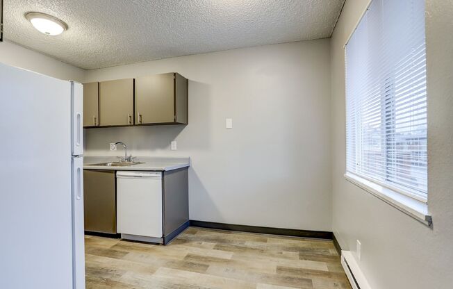 2 beds, 1 bath, 732 sqft, $1,495, Unit 36