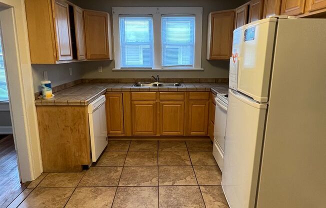 3 BED home with rear patio available July 2025! $1550