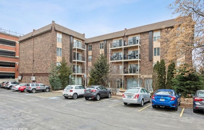 2 beds, 2 baths, 1,085 sqft, $1,995, Unit 5202-307