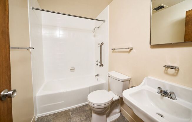 2 beds, 2 baths, 883 sqft, $1,685, Unit 713