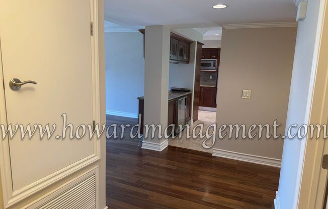 Luxurious condo with top of the line appliances. Prime Brentwood location, central air, hardwood floors and more.