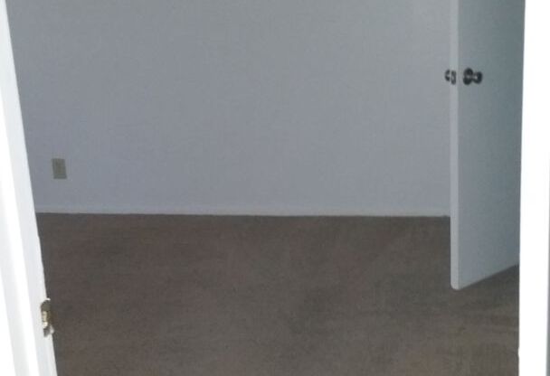 1 bed, 1 bath, 714 sqft, $840, Unit *324