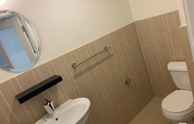 1 bed, 1.5 baths, 1,290 sqft, $4,064, Unit 917
