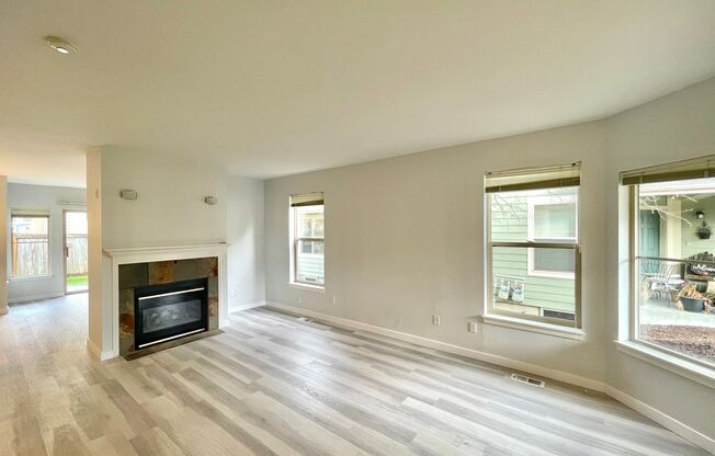 Remodeled Townhome in the Heart of Redmond – Prime Location & Modern Comfort