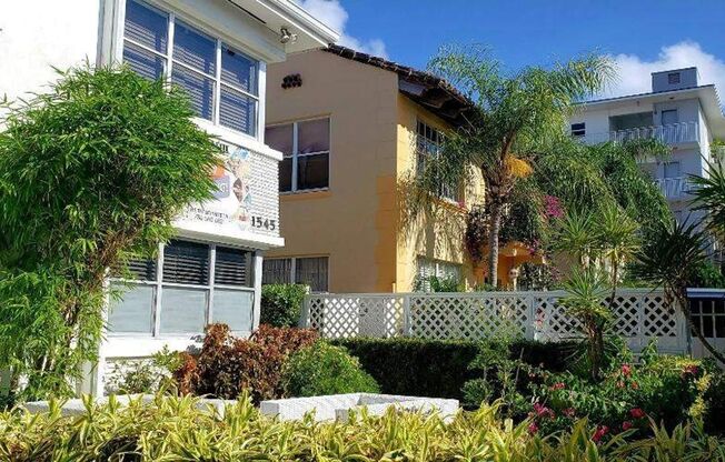 902- Sunset Apartments