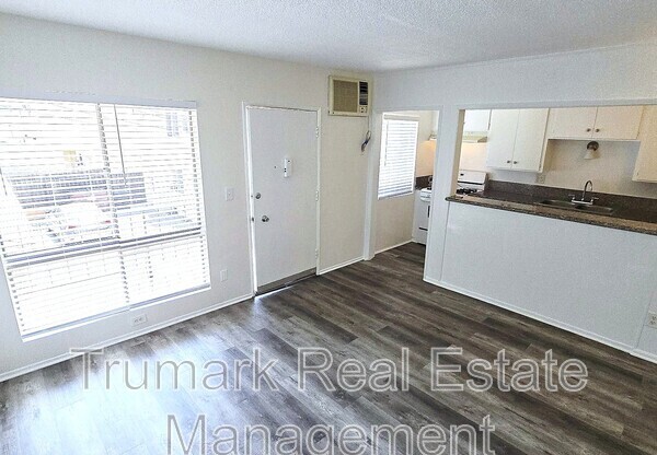 1121 E. Palmer Ave