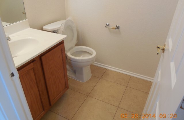 4 Bedroom 2.5 bath - 2 Story Home - Near Lackland AFB
