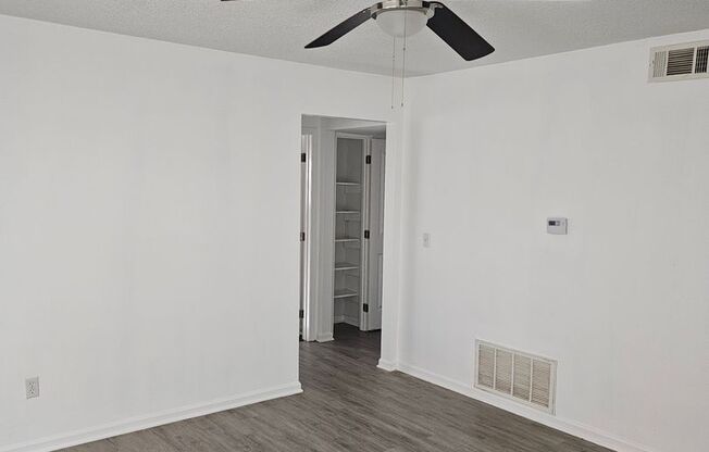 2 beds, 1 bath, $1,050, Unit 702