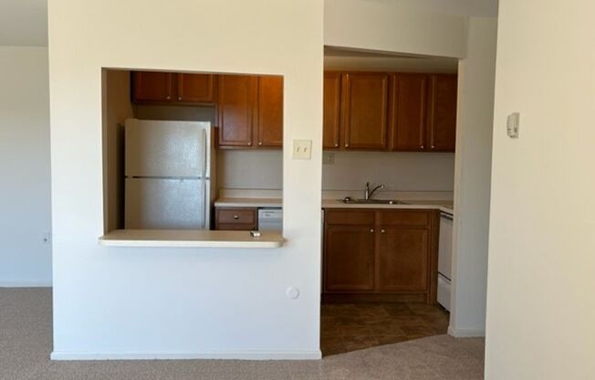 2 beds, 1 bath, 900 sqft, $1,525, Unit 933