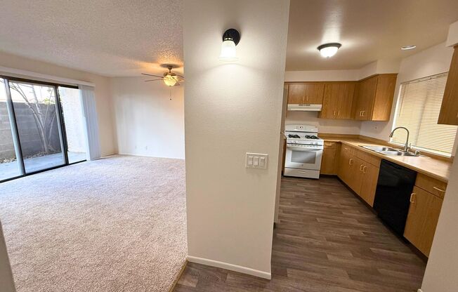 1 bed, 1 bath, 700 sqft, $1,950, Unit B8