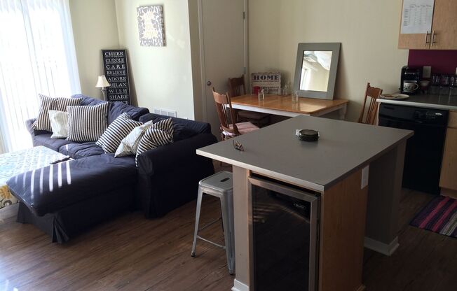 3 beds, 1 bath, $2,145, Unit 502 - Updated