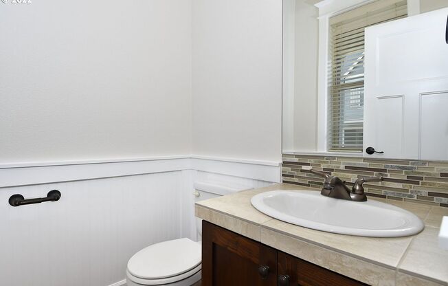 3 beds, 2.5 baths, $2,595