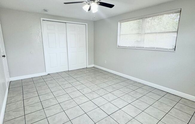 4/2 Single-family home, AVAILABLE NOW!