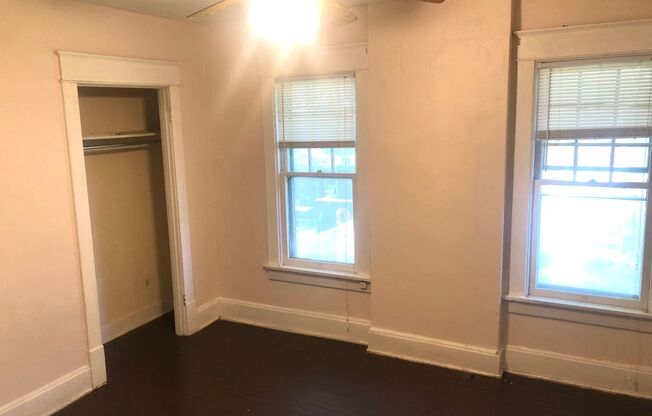 1 bed, 1 bath, 700 sqft, $785, Unit 215 Apt.B