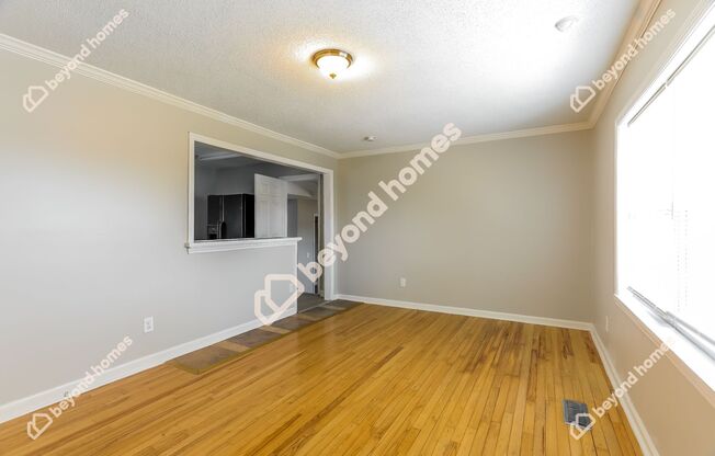 Cute 3 bedroom / 1 full bath with 1,098 sq feet of space!