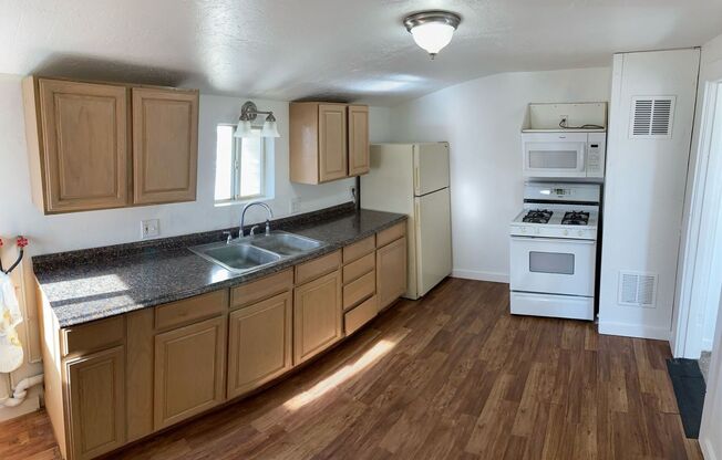 1 BEDROOM MAGNA DUPLEX - GREAT PRICE!