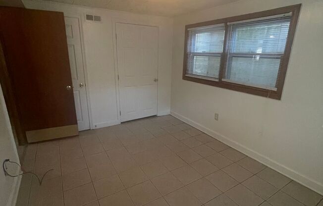 2 beds, 1 bath, 903 sqft, $1,110, Unit D-6