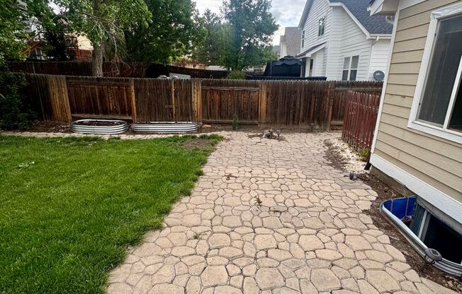 Gorgeous 4 bedroom with Loft and 3 car garage in Northeast Colorado Springs