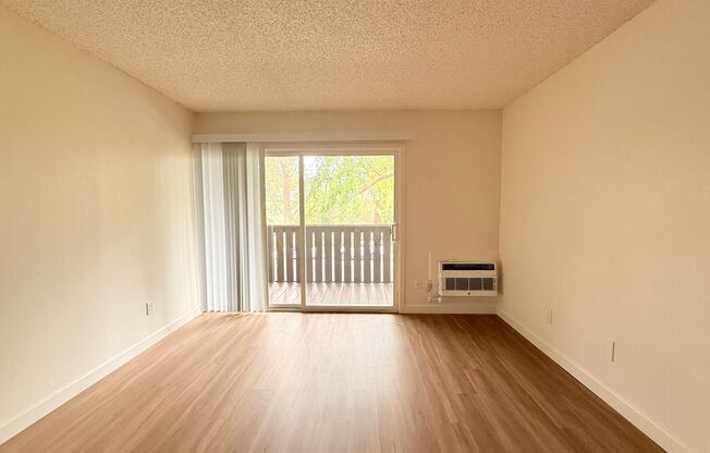 2 beds, 1 bath, 880 sqft, $2,420, Unit 10