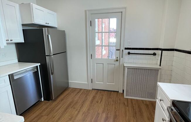 2 beds, 1 bath, 1,200 sqft, $3,000, Unit 13