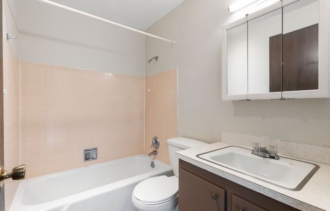 Studio, 1 bath, 410 sqft, $1,290, Unit 302