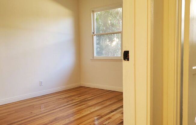 11202 CAMARILLO ST