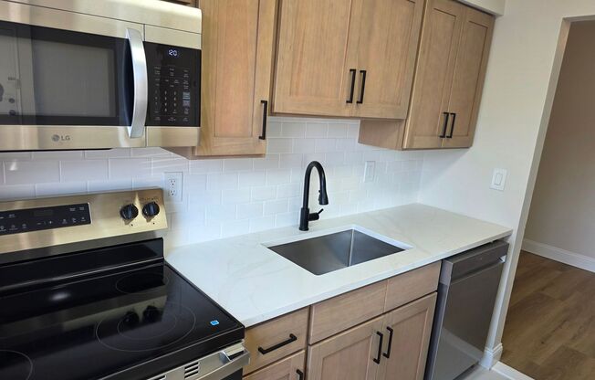 1 bed, 1 bath, 652 sqft, $1,995, Unit 427