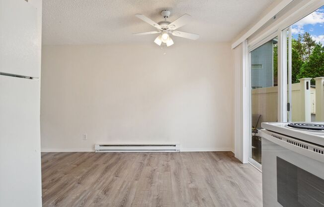 2 beds, 1 bath, 742 sqft, $1,595, Unit 29