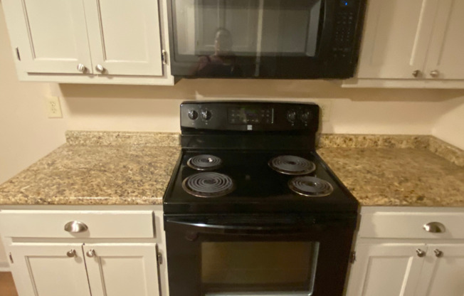 Move in Ready Duplex in Frisco!